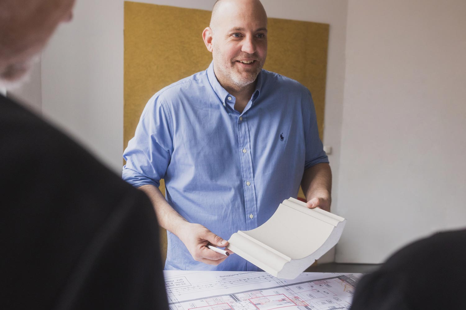 Persönliche Beratung zur Sanierung Ihres Altbaus oder Bürogebäudes. Zuverlässige Projektplanung, Baudurchführung und Berechnung des notwendigen Baubudgets.